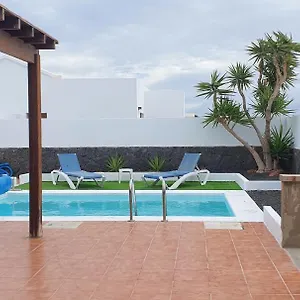 Super Detached Private Near The Beach- Heated Pool-wifi-uk Tv Villa Playa Blanca (Lanzarote)
